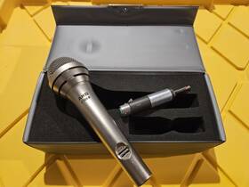 D320b Akg Microphone Pro Vocal - Bass Rolloff Control -w/case -great Shape