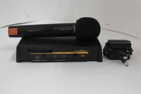 Sr40 Akg Eu62 Uhf Ht40 Microphone With Receiver
