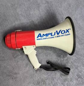 S602 Amplivox Mitymeg Megaphone 25 W Built-in Amplifier Bullhorn Rust For Parts