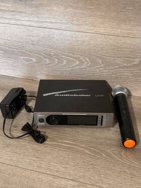 Audiobahn Amu210 Amu110 And Uhf Professional Wireless Microphone Untested As-is