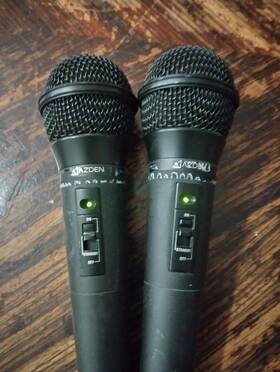 31ht Azden 2x Wireless Microphones