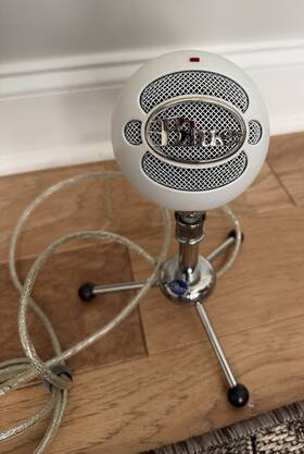 042525 Blue Snowball Usb Wired Desktop Microphone White Adjustable Stand Mpn