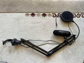 10132 Blue Yeticaster Professional Broadcast Bundle With Yeti Usb Microphone