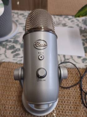 2831y10185 Blue Yeti Recording Mike And Streaming