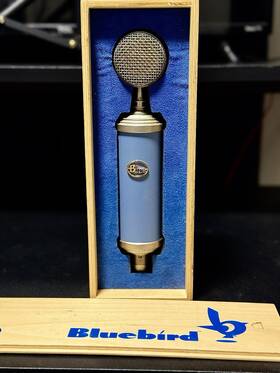 83-45146 Blue Bluebird Wired Condenser Microphone
