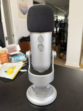 988-000325 Blue Yeti Usb Desktop Condenser Microphone Silver Multi-pattern
