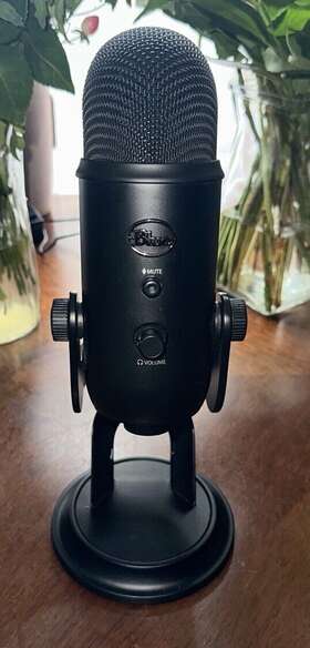 888-000137 Blue Microphones Yeti Professional Multi-pattern Usb Condenser Microphone Only