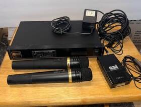 Mw-1l Csi Wireless Microphone System With 2 Hand Mics And 1 Lavalier Lapel Mic Works