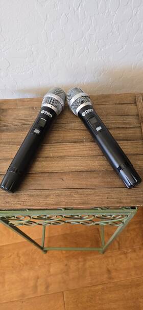 Td-220 Debra 726084370517 Two Model Professional Uhf True Diversity 2 Channel Wireless Microphones