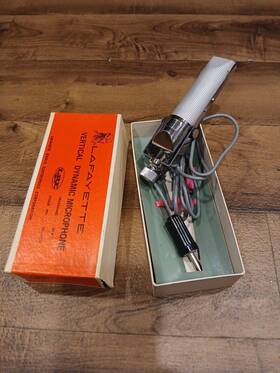 99-4559 Lafayette Vintage Microphone Vertical Dynamic With Box