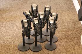 Mpm-100 Marantz Behringer More -mpm-100 Eight Microphone Podcasting/streaming System With Mixer Stands Windscreens