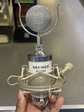 Nw-882 Neewer Cardioid Condenser Microphone - White