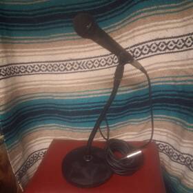 Pv-100 Peavey Pv 1100 Dynamic Wired Xlr 3 Pin Microphone With Stand On/off Switch