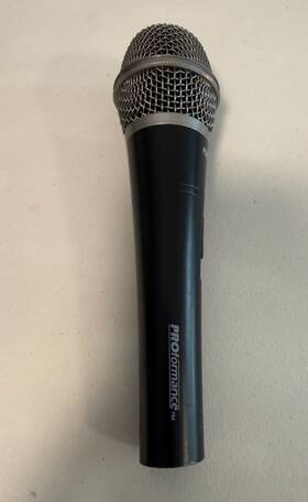 P725 Proformance Supercardioid Dynamic Microphone Read