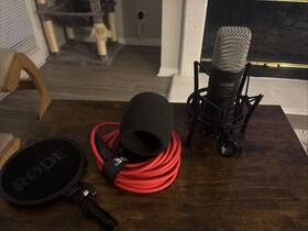 5th-generation Rode 197881469139 Nt1 Large-diaphragm Microphone And Motu M2