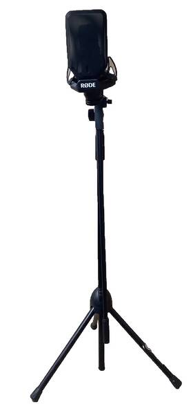 67765 Rode Nt-1 Cardioid Condenser Microphone With Pop Up Mic And Stand - Black
