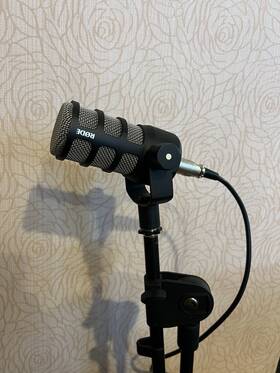 Nw-051 Rode Podmic Dynamic Microphone With Neewer Adjustable Height Floor Stand