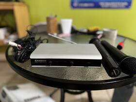 Sr266 Samson Stage Dual Wireless Receiver With 2 Mics And Power Plug