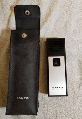 Imp-500 Sanyo Hm-28 Dynamic Microphone Japan 704 Double Pin With Carrying Case