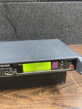 3063-u Sennheiser Em3032 Receiver Powers Up And 2 Sk Transmitter Parts Only