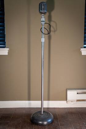 556b Shure Brothers Dynamic Microphone