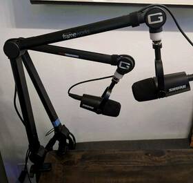 Gfwmicbcbm4000 Shure Mv7xdesk1 Set Of 2 Mv7x Microphones With Gator Frameworks Stands-cables
