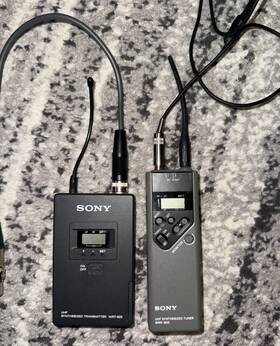 Auwsowrt822a Sony Wrt-822a Uhf Synthesized Transmitter And Wrr-805 Tuner With Cases