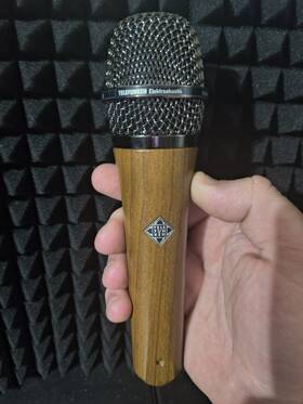 M81cherry Telefunken M81 Cherry Wood Supercardioid Handheld Dynamic Microphone