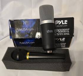 Um-900 Uhuru 2 Microphones One Professional /one Pyle No Cords/ Untested