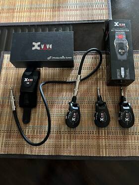 U2blkstrapbun Xvive U2 Digital Wireless Guitar System And Strap Holder Bundle - Black