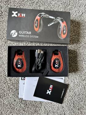 Xvive-u2 Xvive Xvive-u2/wood Guitar Wireless System -redwood-excellent Condition