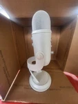 Blue Microphones Yeti Usb Whiteout 888-000520. Fixed Price $49.99.