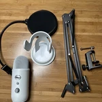 White Logitech Yeti With Stand/boom Arm/pop Filter No Wires Free Shipping. Fixed Price $30.00.