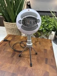Blue Snowball Ice White Microphone W/ Tripod Good Condition With Cable.. Fixed Price $28.50.