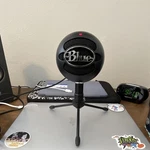 Blue Snowball Ice With Stand Cord. Fixed Price $10.00.
