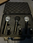 Samson SAR21 X2 & Behringer X1 Dynamic Vocal Microphones 3-PACK With Case. Fixed Price $55.00.